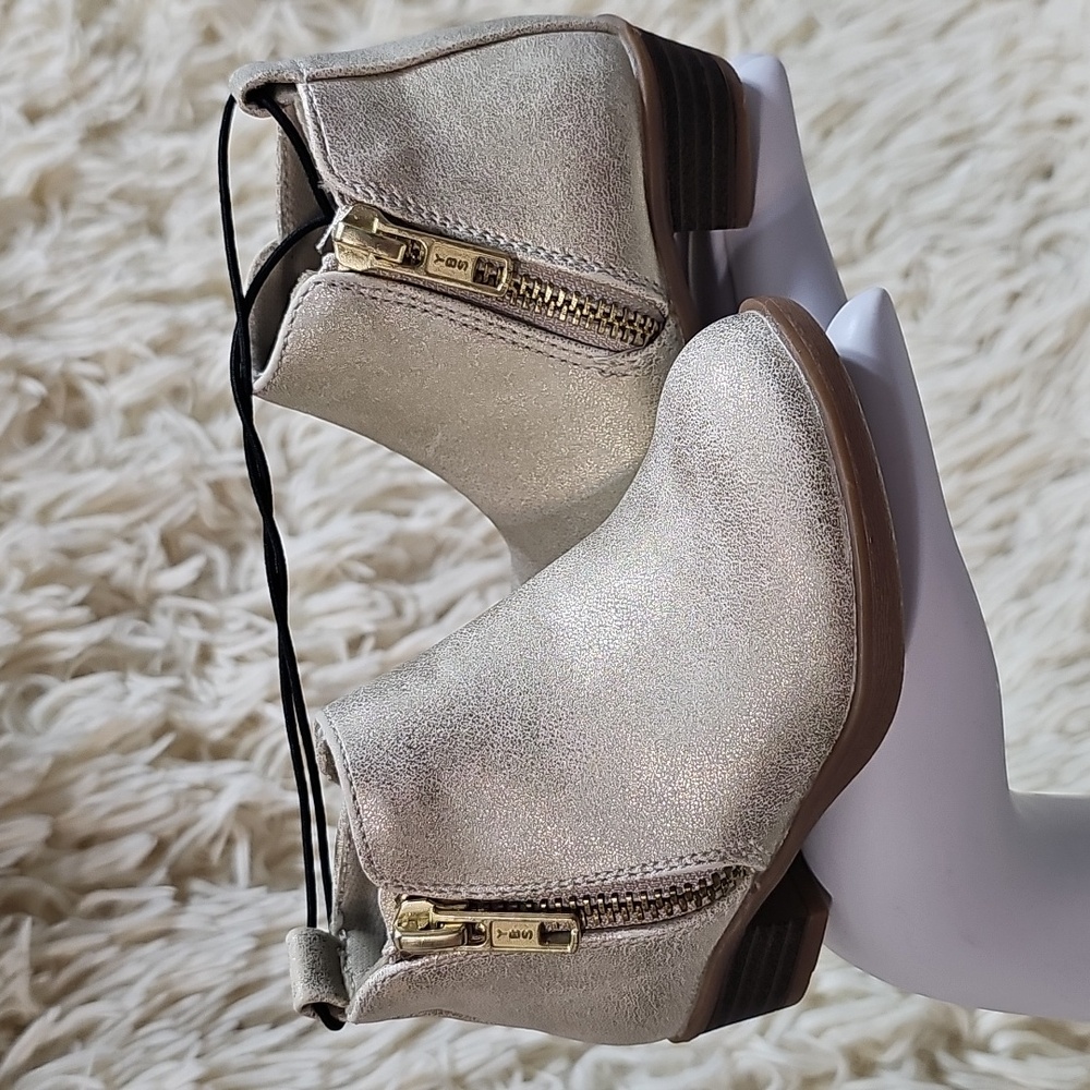 Kids Okie Dokie Gold "LIL CORA" Ankle Boots 5M